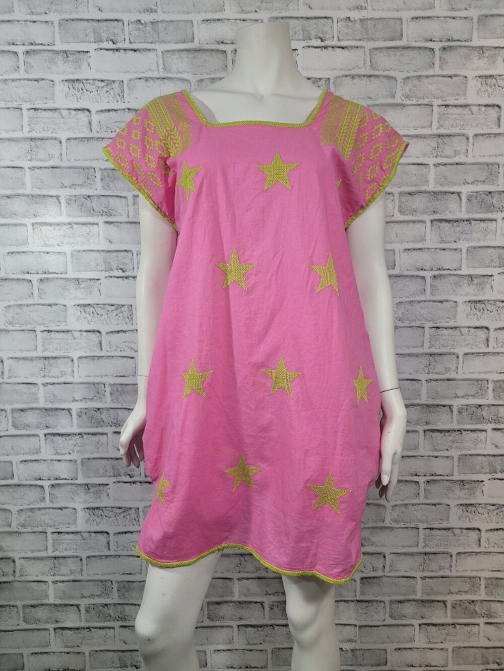 J. Marie Delaney Dress Pink Lime Stars Embroidered Pockets Size Medium